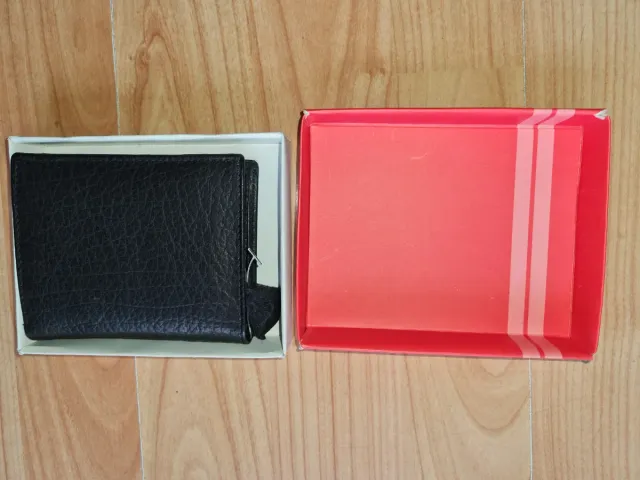 Portafogli in pelle nera