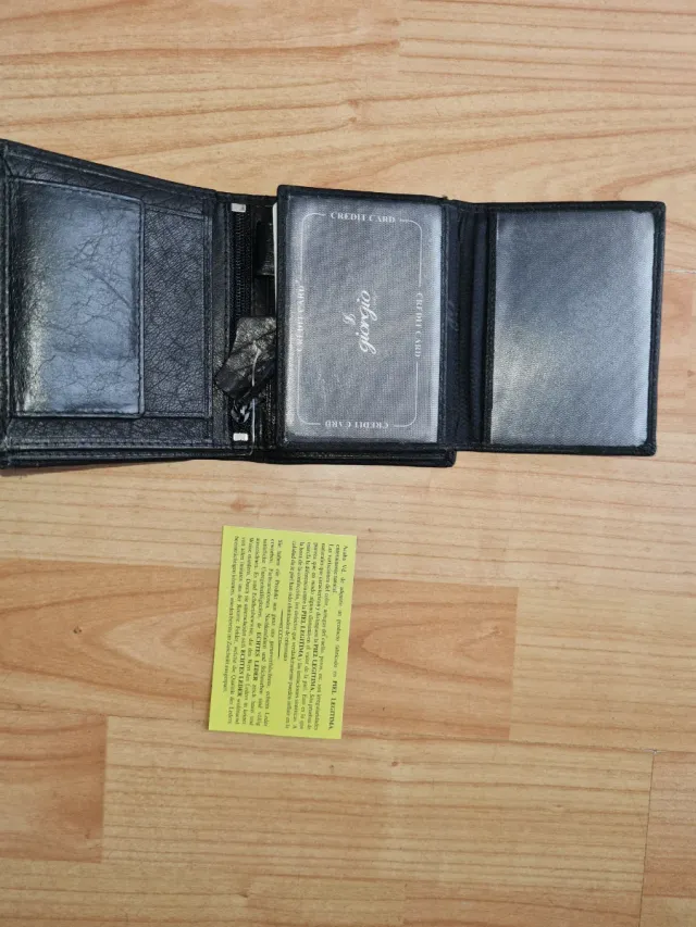 Portafogli in pelle nera