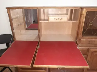 Mueble de salón vintage en madera y cristal. Escri