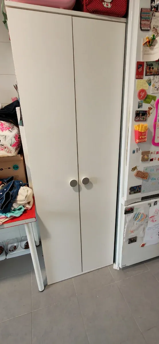 Armario blanco Ikea con baldas