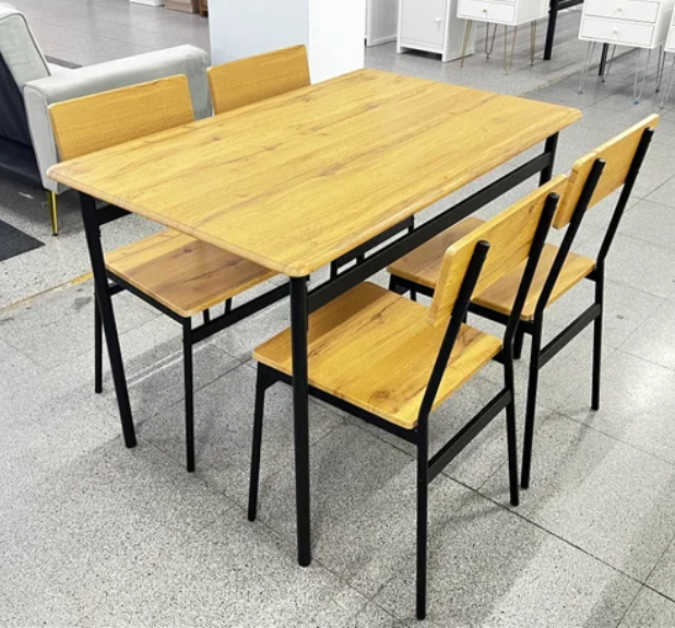 CHOLLO! Mesa comedor con 4 sillas madera y metal