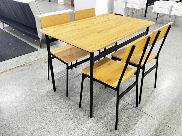CHOLLO! Mesa comedor con 4 sillas madera y metal