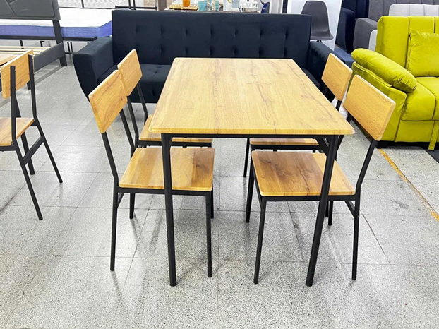 CHOLLO! Mesa comedor con 4 sillas madera y metal