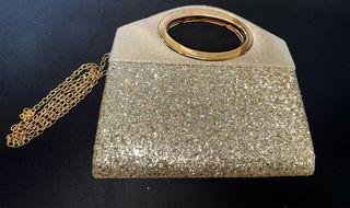 Bolso de fiesta dorado con cadena