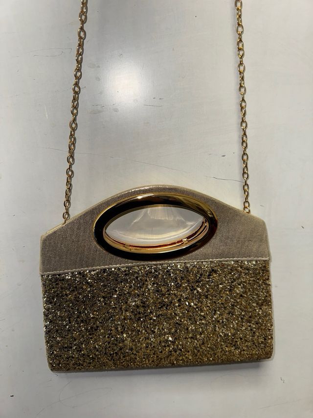 Bolso de fiesta dorado con cadena