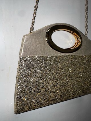 Bolso de fiesta dorado con cadena