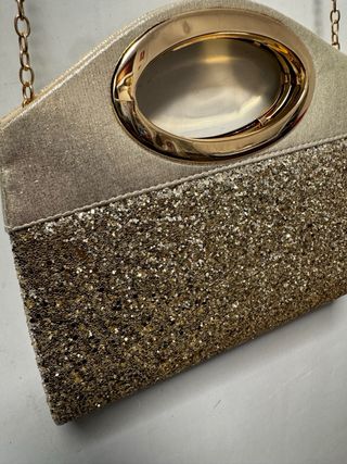 Bolso de fiesta dorado con cadena