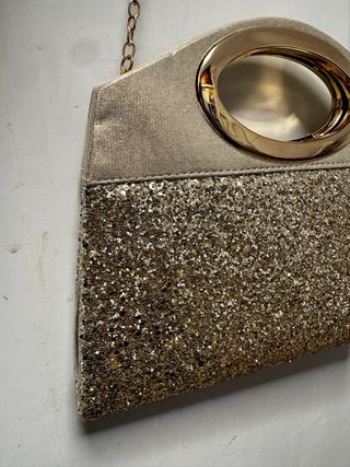 Bolso de fiesta dorado con cadena