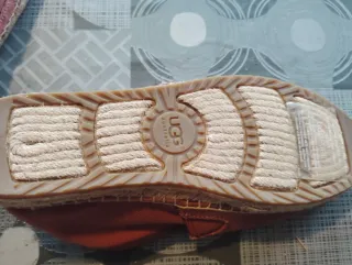 Sandalias UGG rosas talla 39.5