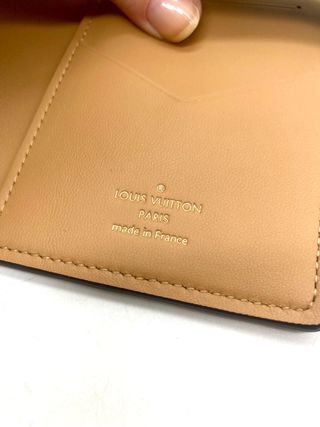 Cartera Louis Vuitton Vertical Noir