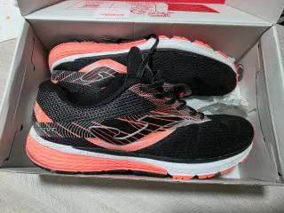 Tenis Joma Negro y Naranja