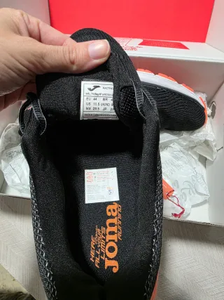 Tenis Joma Negro y Naranja