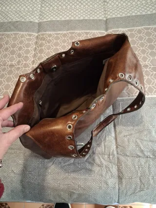 Bolso Marrón Cuero con Ojetes