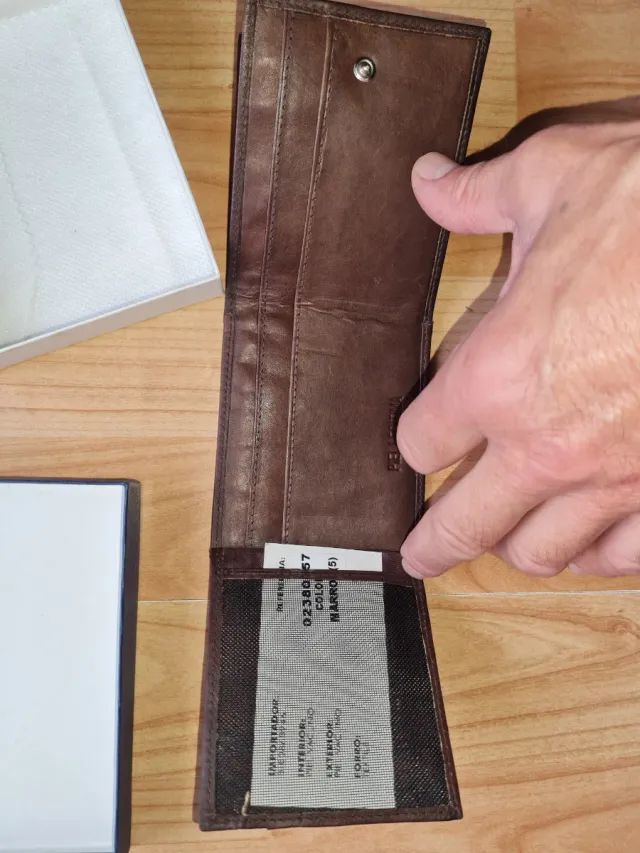 Portafoglio in pelle marrone