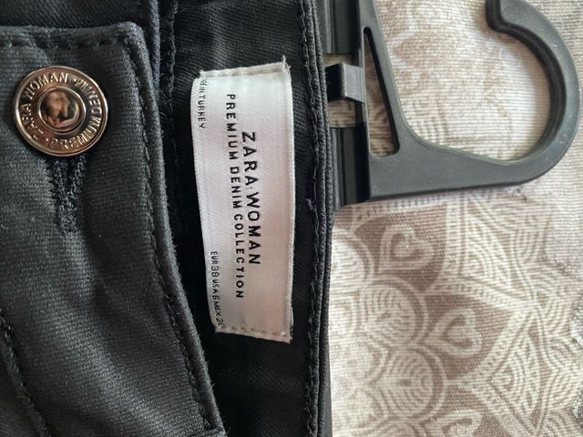 Pantalón efecto piel negro