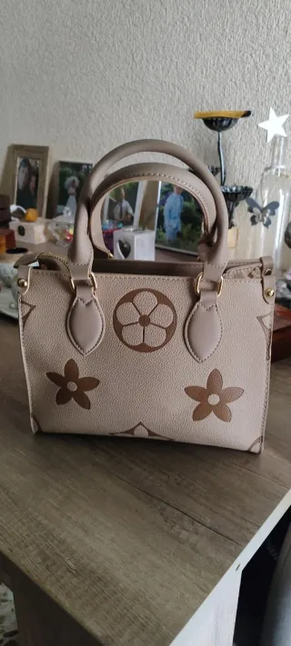 Bolso mano y bandolera beige con monedero