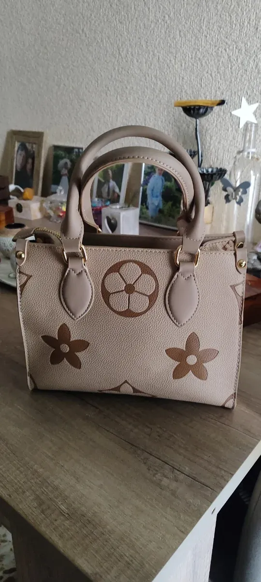 Bolso mano y bandolera beige con monedero