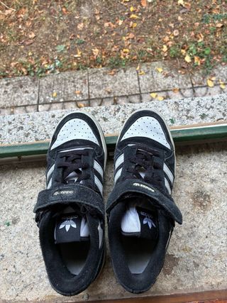 Zapatillas Adidas Forum Negras y Blancas