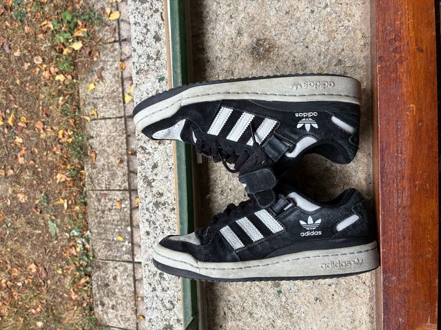 Zapatillas Adidas Forum Negras y Blancas