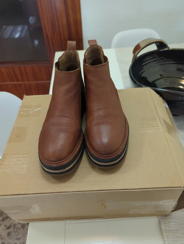 Botín de piel marrón