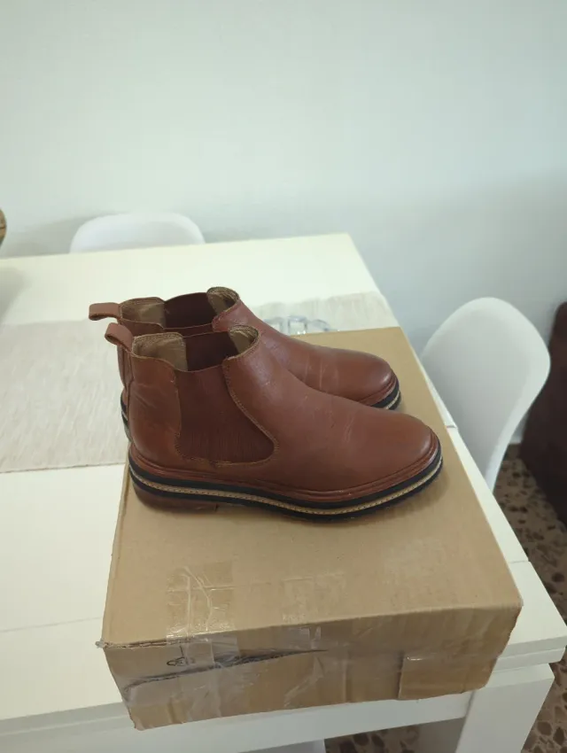 Botín de piel marrón