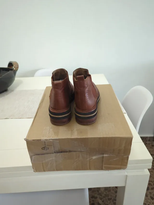 Botín de piel marrón