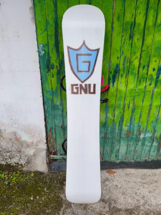 Tabla Snowboard GNU Blanca