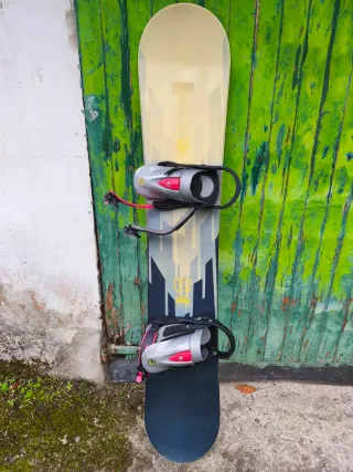 Tabla Snowboard GNU Blanca