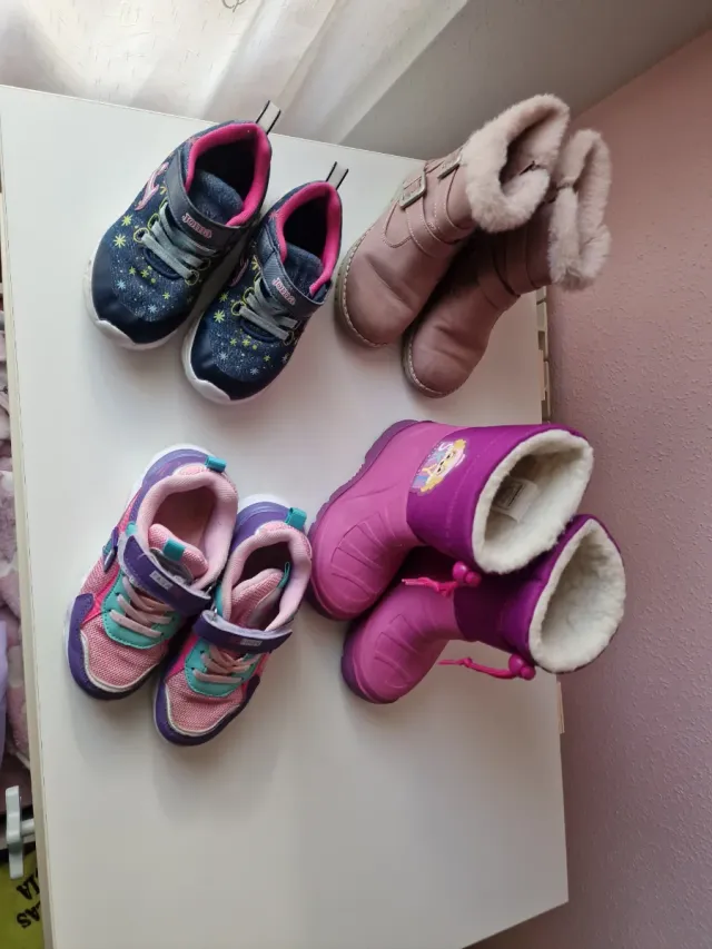Botas y deportivas niña