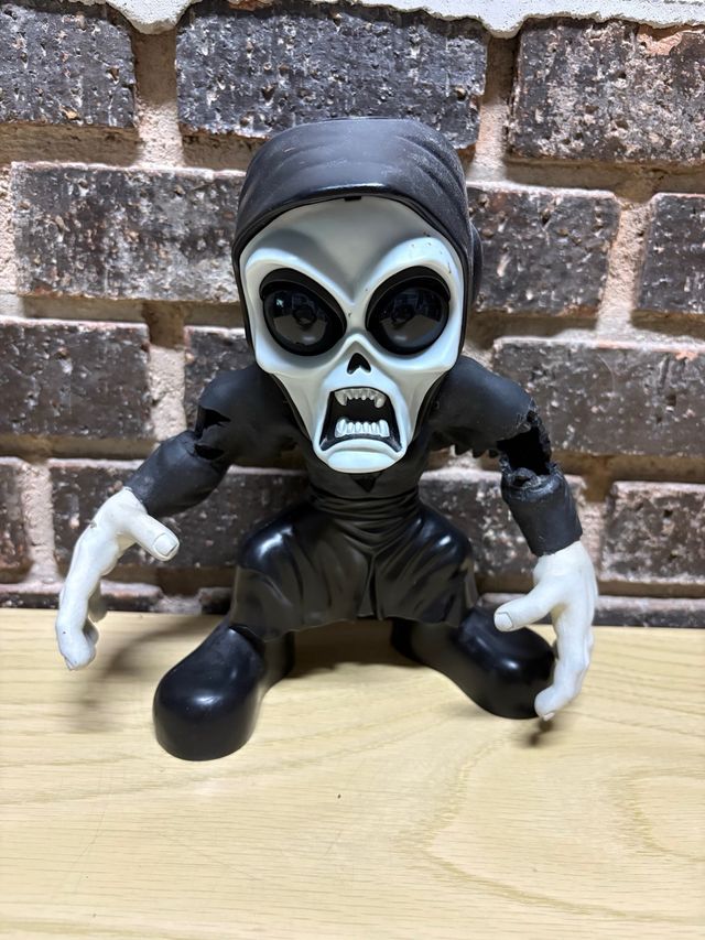 Boneco Stretch Screamer - Figura de Terror
