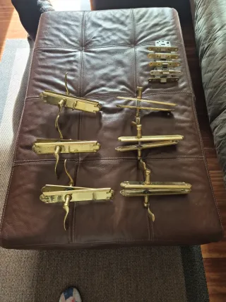 Manillas de puerta doradas