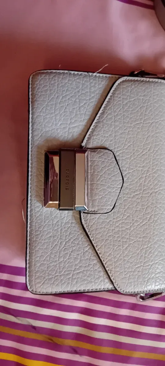 Bolso Parfois gris y plateado,medidas 23×17