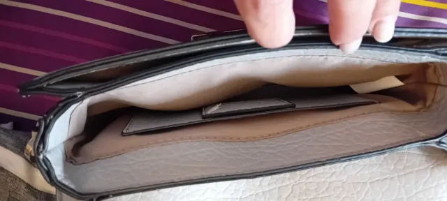 Bolso Parfois gris y plateado,medidas 23×17