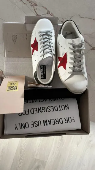 Golden Goose Superstar Blancas con Estrella Roja