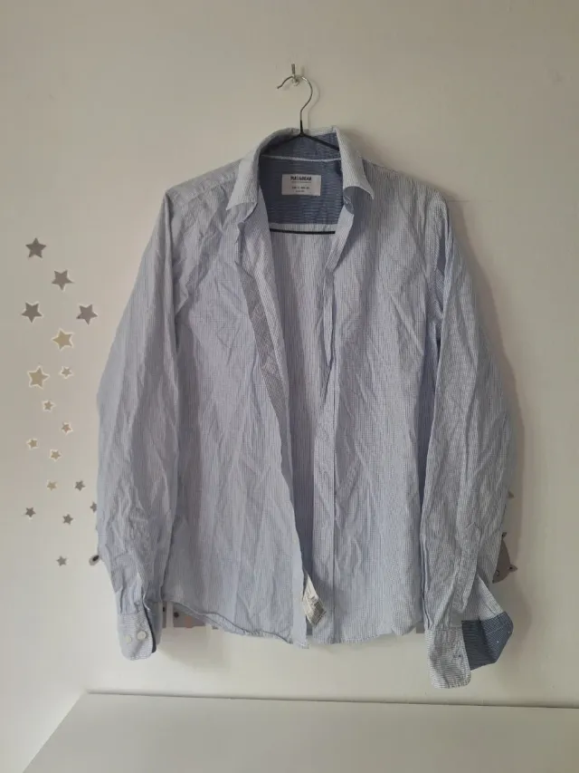 Camisa de vestir Pull&Bear azul y blanca