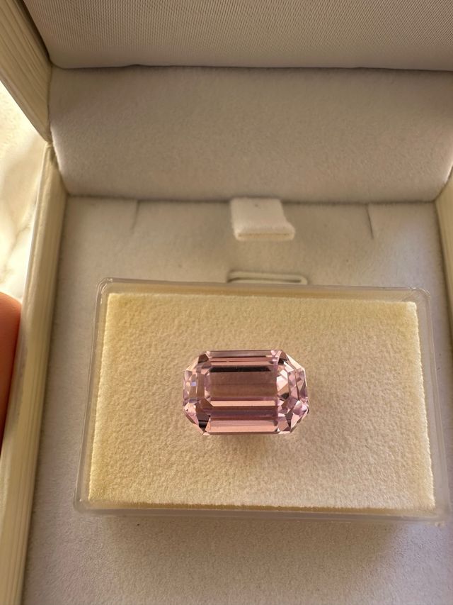 Kunzite Naturale 11.20 Carati IGI