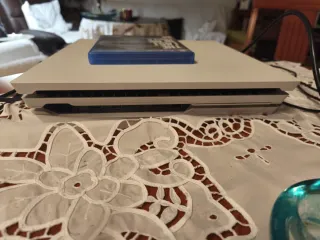 PS4 Pro Blanca + Mando + The Last of Us