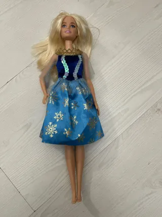 Bambola principessa con corona e abito