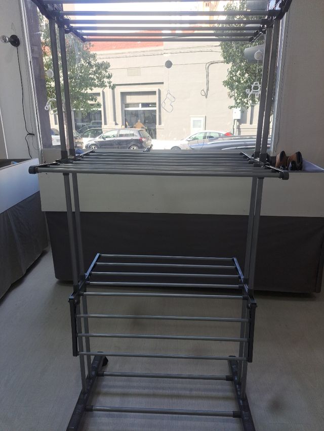 Perchero y zapatero metálico