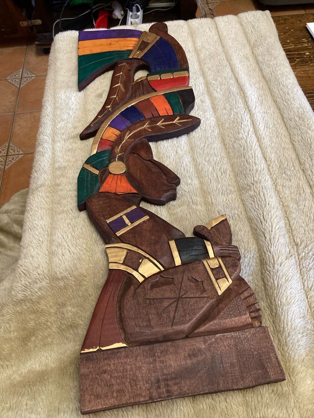 Máscara africana de madera tallada a mano