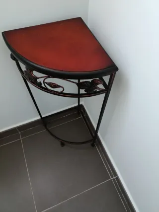 Estantería de rincón metálica y madera