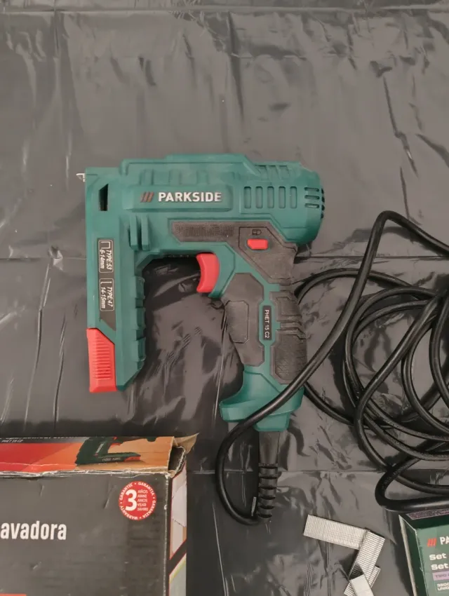 Grapadora y clavadora eléctrica Parkside PHET 15 C