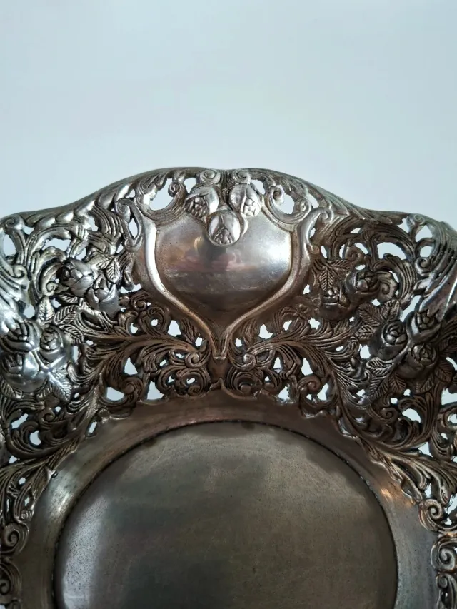 Cesta de pan/frutero con filigrana. Metal