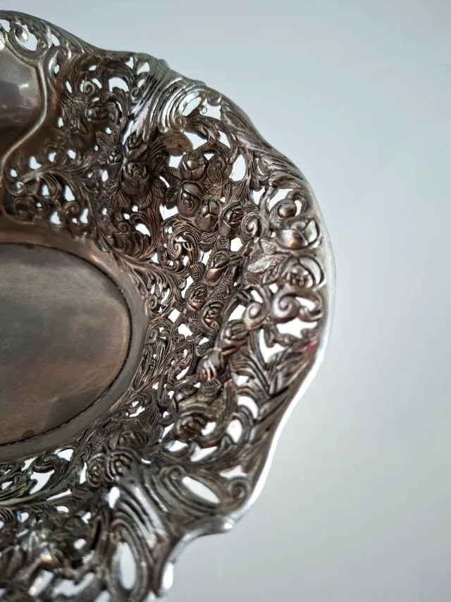 Cesta de pan/frutero con filigrana. Metal