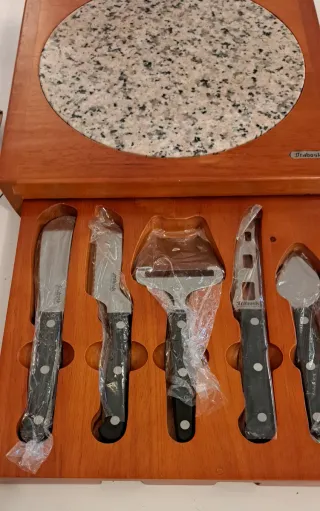 Tagliere per formaggi in legno e pietra