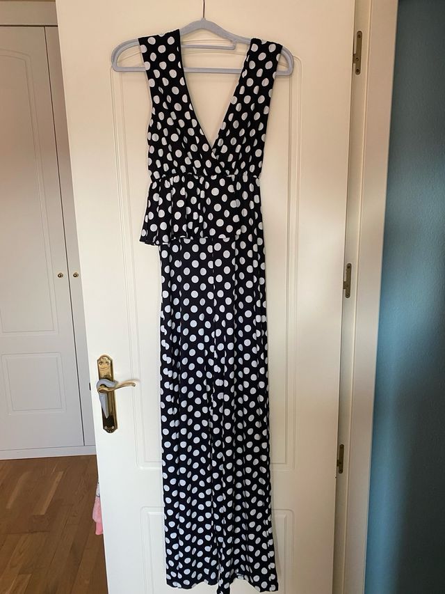 Mono negro con lunares blancos