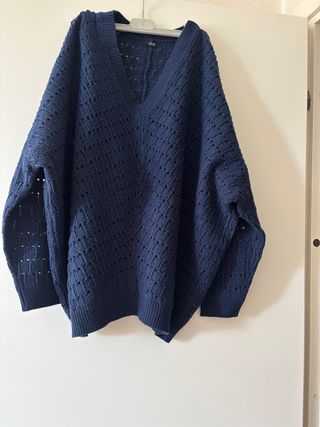 Maglione blu scuro con scollo a V