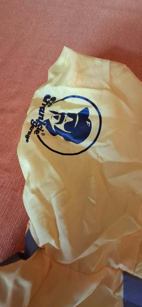 Impermeabile cane giallo con cappuccio