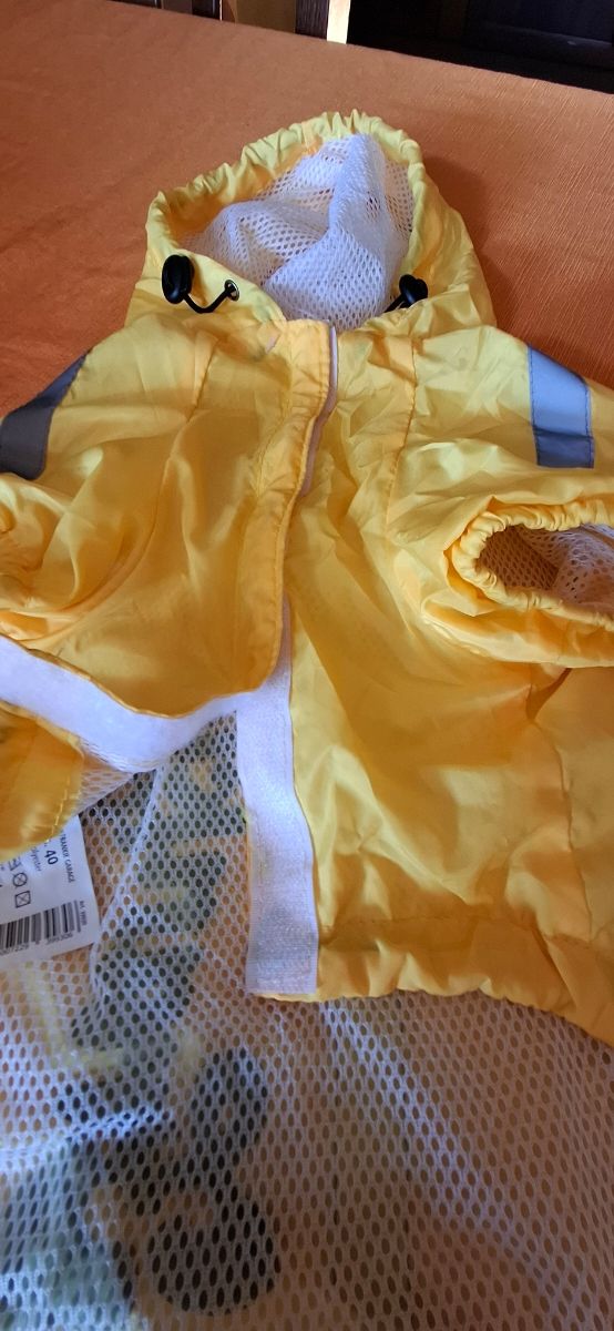 Impermeabile cane giallo con cappuccio
