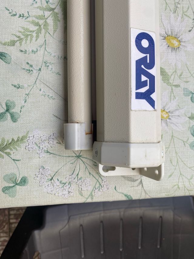 Pantalla Proyección ORAY Enrollable. Sin estrenar.